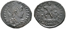Kaiserzeit
Theodosius I. 379-395
Bronzemünze (AE-23 mm) -Constantinopolis-. Drapierte und behelmte Panzerbüste mit Diadem, Speer und Schild nach rec...