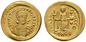Justinianus I. 527-565
Solidus 527/537 -Constantinopolis-. 9. Offizin. Behelmte Panzerbüste mit Speer und Schild fast von vorn / Engel von vorn stehe...