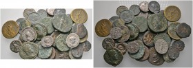Über 100 Stücke: Sammlung von zumeist römischen Münzen aus dem Zeitraum 1.-4. Jh., dabei 25 Denare sowie diverse Antoniniane und Bronzemünzen (Sesterz...
