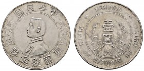 China-Republik
1. Republik 1912-1949
Dollar o.J. (1927). Auf die Gründung der Republik. Präsident Sun Yat-Sen. Dessen Brustbild nach links / Schrift...