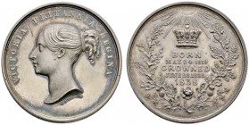 Großbritannien
Victoria 1837-1901
Silbermedaille 1838 von W.J. Taylor, auf die Krönung. Büste nach links mit einer Krone im Haarzopf / Unter strahle...