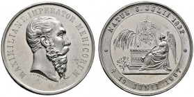 Mexiko
Maximilian I. von Habsburg 1864-1867
Zinnmedaille 1867 von A. Kleeberg, auf seinen Tod. Büste nach rechts / Vor dem Grabmal eine nach links s...