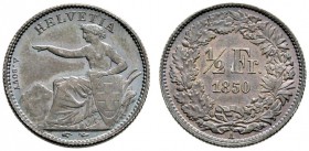Schweiz-Eidgenossenschaft
1/2 Franken 1850 -Paris-. DT 308, HMZ 2-1205a.
Prachtexemplar mit herrlicher Patina, fast Stempelglanz