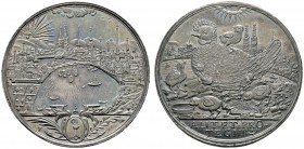 Schweiz-Basel
Silbermedaille o.J. (um 1650) von F. Fecher. Moralisierende Medaille auf die Mutterliebe, sogen. Gluck­hennenmedaille. Stadtansicht mit...