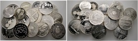 Zentralamerikanische Republik
Über 50 Stücke: UNGARN - Moderne Silbermünzen zu 2 Pengö sowie 5, 10, 25, 50, 100, 200, 500, 1.000 und 2.000 Forint. Vo...