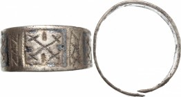 Silver ring engraved with geometric patterns. " Vikings, 8th-11th century." Size 19 mm.