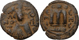Umayyad Caliphate. Arab-Byzantine coinage (Pseudo-Byzantine type). AE Fals, Emesa mint, 660-695. D/ Bust of caliph facing, crowned, holding globus cru...