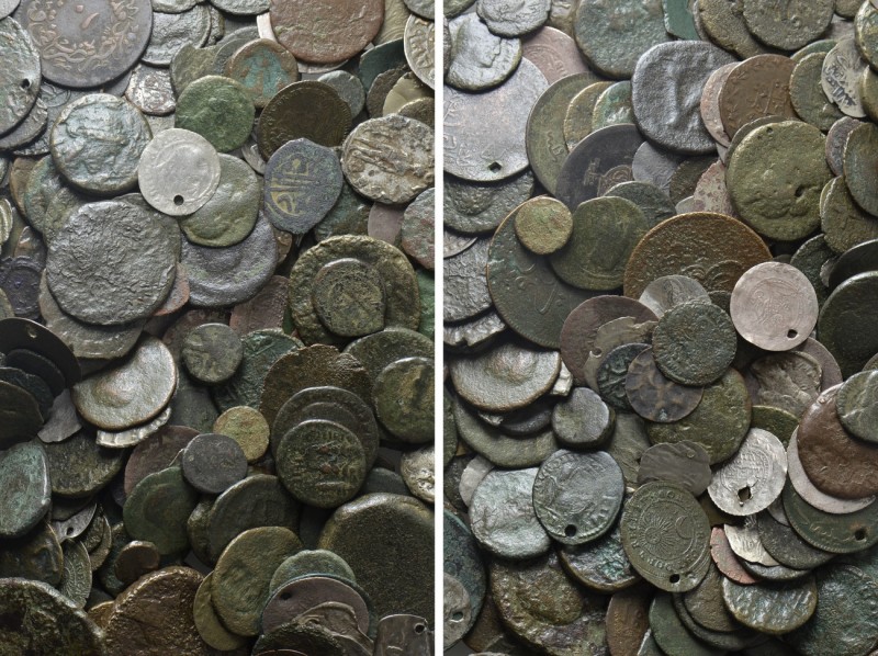 Circa 700 Coins. 

Obv: .
Rev: .

. 

Condition: See picture.

Weight: ...