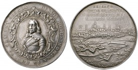 Breisach, Stadt
Silbermedaille 1638 von J. Blum, auf die Einnahme der belagerten Stadt durch Herzog Bernhard von Sachsen-Weimar. In einem reich verzi...