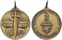 Ludwigsburg, Stadt
Tragbare Medaille aus vergoldetem Kriegsmetall 1937 unsigniert, auf das Bundesschießen zu Ludwigsburg. Denkmal über Hakenkreuzschi...