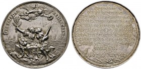 Nürnberg, Stadt
Silbermedaille 1679 unsigniert, auf den Frieden von Nijmegen. Vor der Stadtansicht von Osten sitzen die weiblichen Allegorien des Fri...