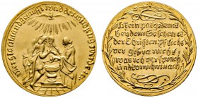 Nürnberg, Stadt
Goldmedaille im Gewicht zu 3 Dukaten o.J. (um 1700) unsigniert, auf die Taufe. Taufszene, darüber der Heilige Geist / Sechs Zeilen Sc...