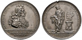 Nürnberg, Stadt
Silbermedaille 1705 von M. Brunner, auf die Huldigung der Stadt für Kaiser Joseph I. Belorbeertes Brustbild des Kaisers im Harnisch n...