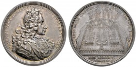 Nürnberg, Stadt
Silbermedaille 1712 von G.W. Vestner, auf das Feuerwerk zur Huldigung Kaiser Karls VI. Gehar­nischtes und belorbeertes Brustbild des ...