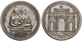 Nürnberg, Stadt
Silbermedaille 1745 von P.P. Werner und A. Vestner, auf die Kaiserwahl und Krönung von Franz I. Die Brustbilder von Franz I. und Mari...