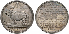 Nürnberg, Stadt
Silbermedaille 1748 von P.P. Werner, auf den gleichen Anlass. Ähnlich wie vorher, jedoch das Nashorn nun nach links stehend / Der gle...