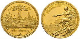 Nürnberg, Stadt
Goldene Prämienmedaille 1897 von Lauer, des 12. Deutschen Bundesschießens zu Nürnberg. Stadt­ansicht von Westen, darüber gekröntes ba...