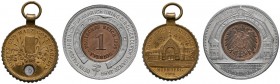 Nürnberg, Stadt
Lot von zwei kuriosen Medaillen 1906 unsigniert, auf den gleichen Anlass. Alu-Talisman mit eingelassenem Pfennig 1906 -A- sowie Bronz...