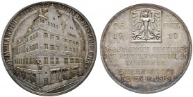 Nürnberg, Stadt
Silbermedaille 1910 von F. König, auf das 350-jährige Bestehen des Handelsvorstandes und auf die Einweihung des neuen Hauses - gestif...