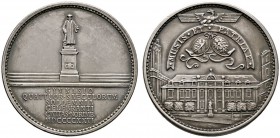 Nürnberg, Stadt
Mattierte Silbermedaille 1926 von Lauer, auf den gleichen Anlass. Das Denkmal Melanchthons auf dem Egidienplatz, darunter Schrift / A...