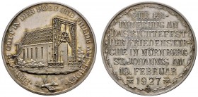 Nürnberg, Stadt
Silbermedaille 1927 von Lauer, auf das Richtfest der Friedenskirche am Palmplatz. Kirchenansicht mit Gerüst / Schrift. Erl. 967, Slg....