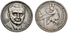 Nürnberg, Stadt
Kleine Silbermedaille 1928 von Lauer (nach einem Modell von A. Hummel), auf das 40-jährige Jubiläum von August Hummel als Stempelschn...