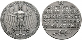 Nürnberg, Stadt
Matt versilberte, bronzene Prämienmedaille o.J. (1936-1945) des Oberbürgermeisters der "Stadt der Reichsparteitage" - für 25-jährige ...