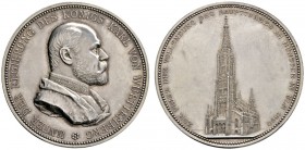Württemberg
Karl 1864-1891
Silbermedaille 1890 von K. Schwenzer, auf die Vollendung des Hauptturmes am Ulmer Münster. Brustbild in Uniform und Herme...