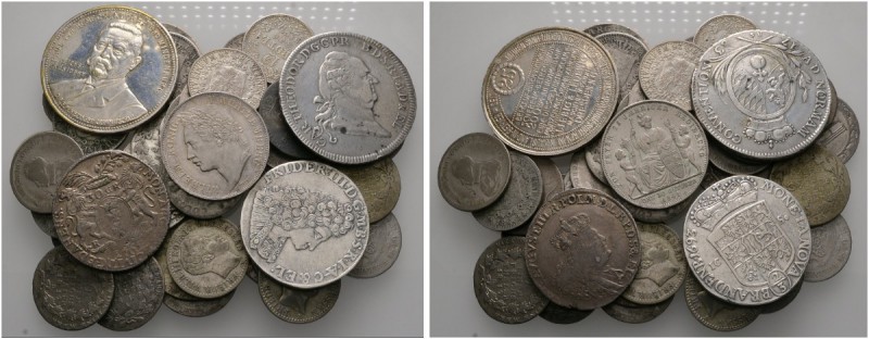 Ca. 40 Stücke: BRANDENBURG-PREUSSEN, Gulden zu 2/3 Taler 1693; DANZIG, 30 Grosch...
