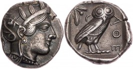 ATTIKA ATHEN
 AR-Tetradrachme um 440-412 v. Chr. Vs.: Kopf der Athena mit Helm und Lorbeer n. r., Rs.: Eule steht n. r., Kopf v. v., links oben Ölzwe...