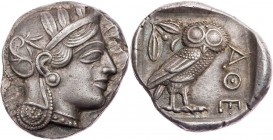 ATTIKA ATHEN
 AR-Tetradrachme um 440-412 v. Chr. Vs.: Kopf der Athena mit Helm und Lorbeer n. r., Rs.: Eule steht n. r., Kopf v. v., links Ölzweig ne...