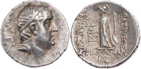 KAPPADOKIEN, KÖNIGREICH
Ariobarzanes I. Philorhomaios, 96-63 v. Chr. AR-Drachme 74/73 v. Chr. (= Jahr 22) Vs.: Kopf mit Diadem n. r., Rs.: Athena nik...