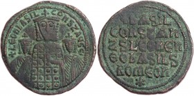 BYZANZ
Basilios I. mit Konstantinos und Leon VI., 870-879. AE-Follis Konstantinopolis Vs: + LEOn bASIL COnST AVGG, Hüftbild des Basilios in Loros und...