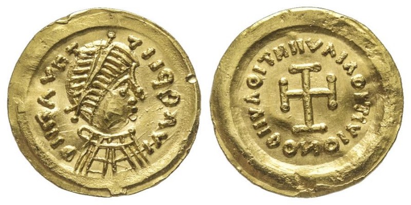 LOMBARDS
Tremissis au nom et au type de Mauricius Tiberius, AU 1.47 g.
Ref : MEC...