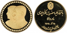 IRAN
Muhammad Reza Pahlavi Shah SH 1320-1358 (1941-1979)
Médaille en or, MS2535 (1976),
Bank Jubilee, AU 29.99 g. 900‰ 40mm Conservation : PCGS PROOF...