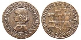 PESARO
Costanzo Sforza 1473-1483
Prova della mezza lira, Cu 10.49 g.
Avers : CONSTANTIVS SF DE ARAGO PISAV D
Busto corazzato a sinistra
Revers : SA LV...