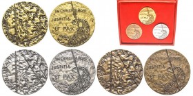 Paolo VI 1963-1978 (Giovanni Battista Montini)
Série de trois médaille en or, argent et Bronze, an XIV, AU 54 g. 750 ‰ AG 39 g. AE 34.3 g.
Conservat...