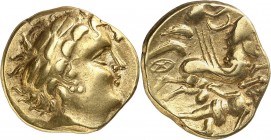 GAULE
Aulerques Cenomans (IIème siècle av. J.C.). Statère d’or.
Av. Tête laurée à droite. Rv. Cheval androcéphale ailé à droite dirigé par un aurige...
