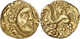 GAULE
Parisii (IIème siècle avant J.C.). Statère d’or. Classe I.
Av. Profil à droite marqué d’une croix sur la joue. Une accolade perlée séparant le...