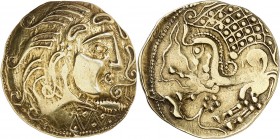 GAULE
Parisii (IIème siècle avant J.C.). Statère d’or. classe V.
Av. Profil à droite, mèches en croissant sur le front, décor en dents de loup sous ...