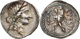 RÉPUBLIQUE ROMAINE
Jules César (60-44 av. J.C.). Denier 47-46 av. J.C.
Av. Tête de Vénus à droite. Rv. Enée nu marchant à gauche portant Anchise.
C...