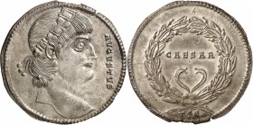 EMPIRE ROMAIN
Constantin Ier (307-337). Médaillon en argent de 4 siliques 336, Thessalonique.
Av. Buste diadémé à droite. Rv. « Caesar » dans une co...