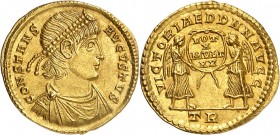 EMPIRE ROMAIN
Constantin II (337-350). Solidus 337, Trèves.
Av. Buste diademé et drapé à droite. Rv. Deux victoires tenant ensemble un bouclier.
RI...
