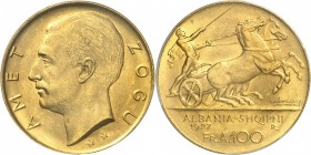 ALBANIE
Zog Ier (1925-1939). 100 franga or 1927, Rome, deux étoiles.
Av. Tête nue à gauche. Rv. Bige à droite.
Fr. 1.
PCGS MS 62. Superbe