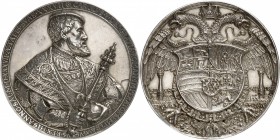AUTRICHE
Saint-Empire, Charles Quint (1516-1555). Médaille en argent 1537, par Hans Reinhart l’Ancien.
Av. Buste habillé à droite tenant un sceptre ...