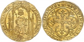 FRANCE
Philippe VI (1328-1350). Lion d’or, émission du 31 octobre 1338.
Av. Le roi assis dans une stalle gothique avec baldaquin, tenant un sceptre ...
