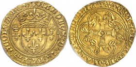 FRANCE
Charles VII (1422-1461). Écu d’or à la couronne 3e type, 2e émission, Angers.
Av. Écu de France couronné, accosté de deux lis couronnés. Rv. ...