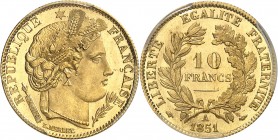 FRANCE
IIe République (1848-1952). 10 francs or 1851 A, Paris, oreille basse.
Av. Tête de Cérès à droite. Rv. Valeur dans une couronne.
G. 1012, Fr...