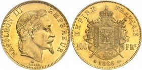 FRANCE
Napoléon III (1852-1870). 100 francs or 1866 A, Paris.
Av. Tête laurée à droite. Rv. Armoiries impériales posées sur un manteau.
G. 1136, Fr...