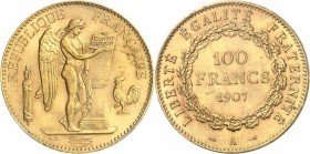 FRANCE
IIIe République (1870-1940). 100 francs or 1907 A, Paris.
Av. Le Génie gravant le mot constitution sur une table. Rv. Valeur dans une couronn...